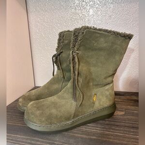 Green Faux Fur Snow Boots Y2k Twilight Vibes Cabincore Size 8.5